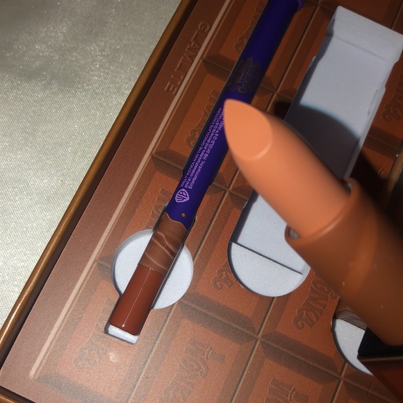 Glamlite x Willy Wonka 3PC Lip Kit Liner Lipstick & Lipgloss + Golden Ticket NIB - Picture 10 of 16